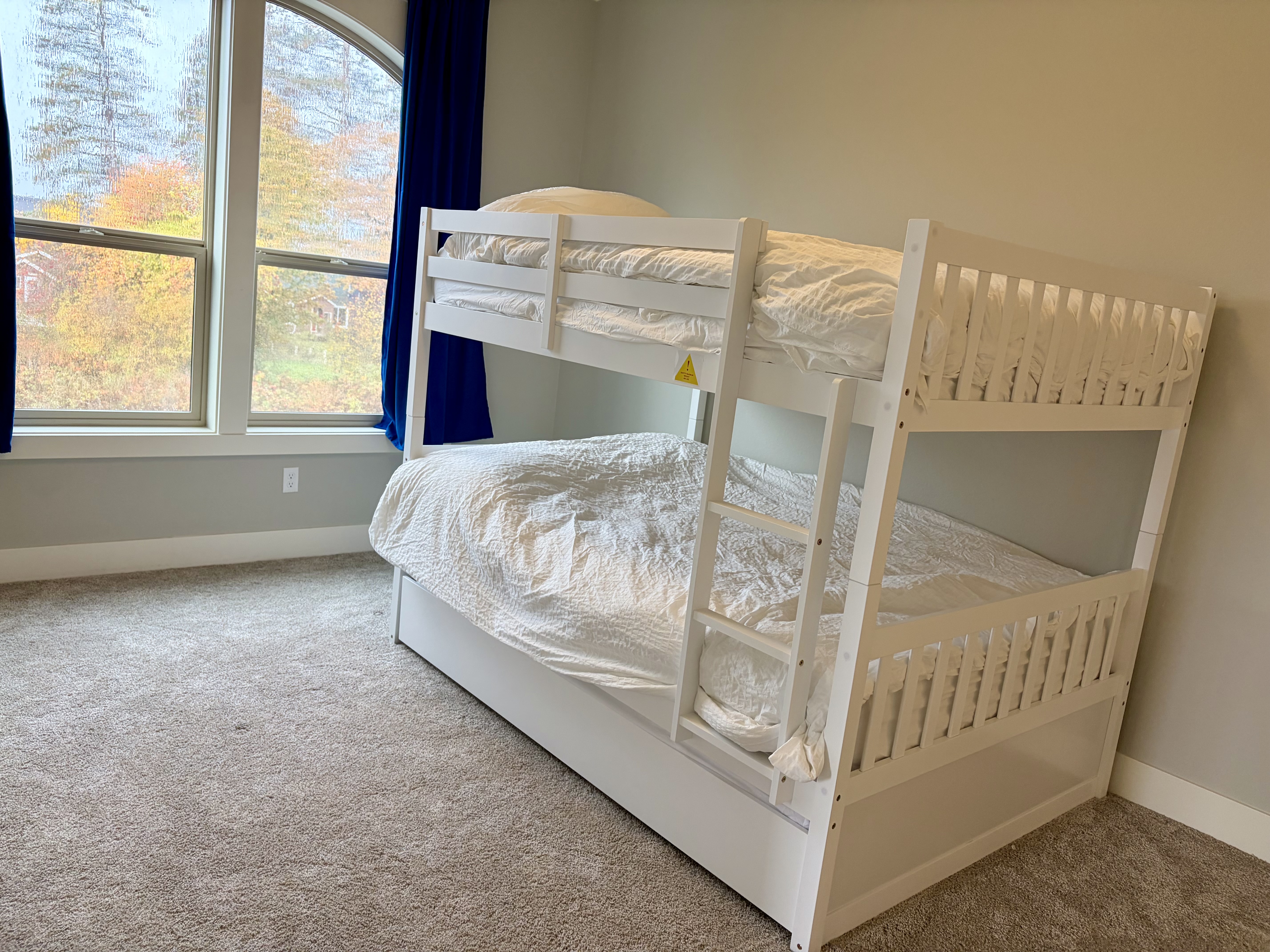 Guest bedroom with bunk beds
